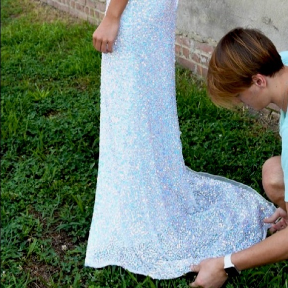 Prom dress - Picture 2 of 2